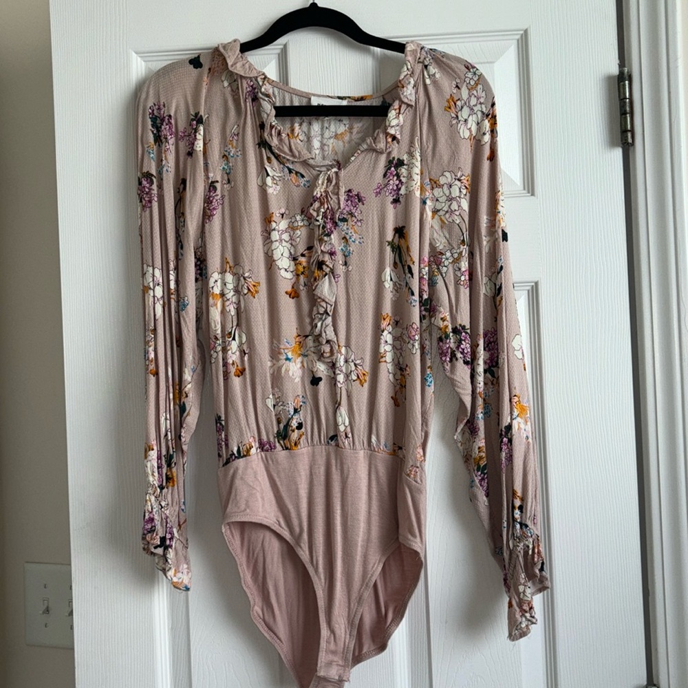 Mauve Floral Ruffled Bodysuit